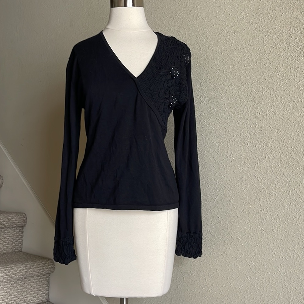 BCBG Maxazria Sz XL Black V-neck Long Sleeve Top with Floral Detail